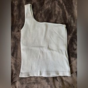 RIBBED ONE SHOULDER TOP